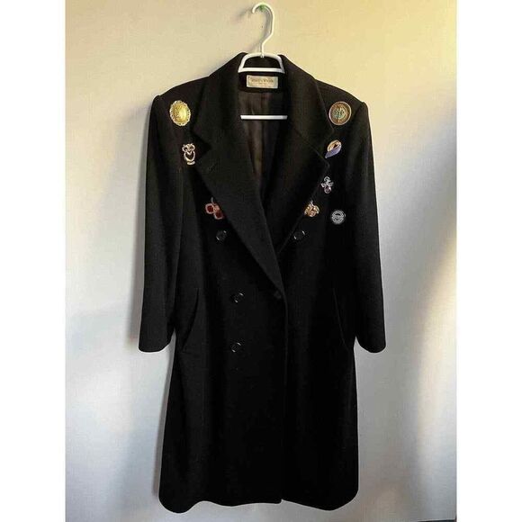 Vtg 1950’s Scene “Fruits And Legumes” Olde Store Front Stand Enamel Pin Brooch - Picture 5 of 6